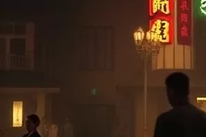《风筝线》草地上空飘起的一只旧式风筝