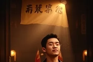 《铁轨上的春天》绿皮车厢窗外掠过的油菜花田